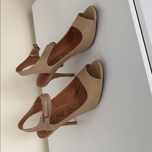 Nude Lanvin sandal